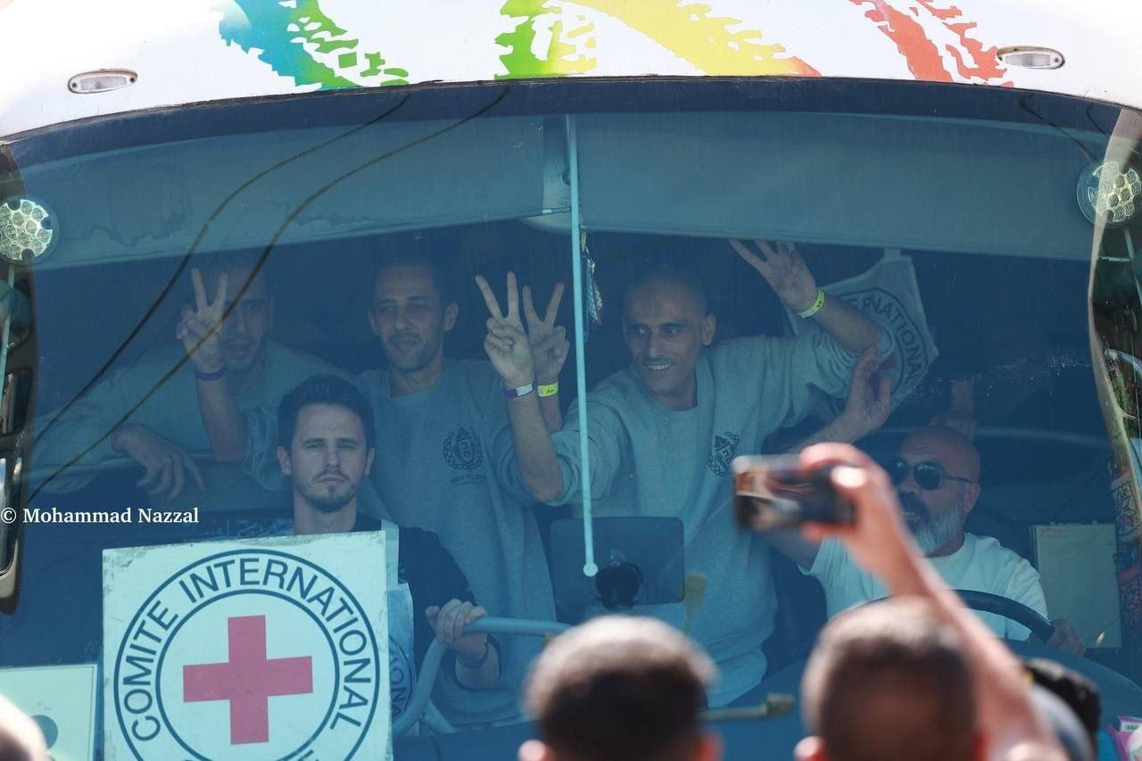 *حماس’: تحرير أسرانا الأبطال ومن بينهم أصحاب المؤبدات والمحكوميات العالية هو ثمرة بطولة وصمود شعبنا العظيم في قطاع غزة*