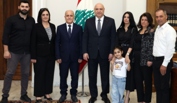 2f92b6179f8c7fe7f2c6f7b81df25540