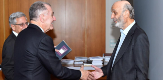 جعجع عرض مع رئيس مجموعة “تاسك فورس فور ليبانون” موضوع السلاح وصندوق النقد الدولي