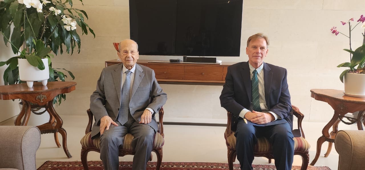 استقبل الرئيس العماد ميشال عون في دارته في الرابية القائم بأعمال سفارة الولايات المتحدة الأميركية في لبنان السيد كيث هانيغان حيث تداولا بالأوضاع الراهنة التي يشهدها لبنان والمنطقة.