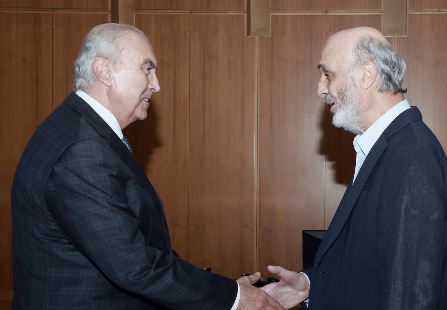 *النائب مخزومي من معراب بعد لقائه جعجع: لتطبيق وقف النار ونزع سلاح حزب الله’ ضمن مهلة زمنية محددة*