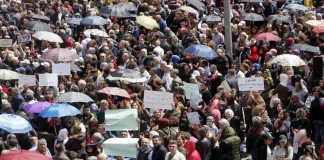 أزمة الرواتب تتفاقم: القطاع العام يلوّح بالشارع مجدداً