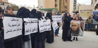 أهالي محكومي أحداث عبرا يعتصمون في صيدا للمطالبة بالعفو العام