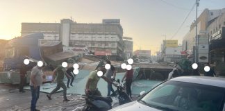 صباحا انقلاب شاحنة على طريق المكلس وعجقة سير خانقة امتدت الى المنصورية قبل رفعها