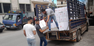 “حزب الله” قدم مساعدات غذائية لعائلات نازحة من الساحل السوري إلى تلبيرة