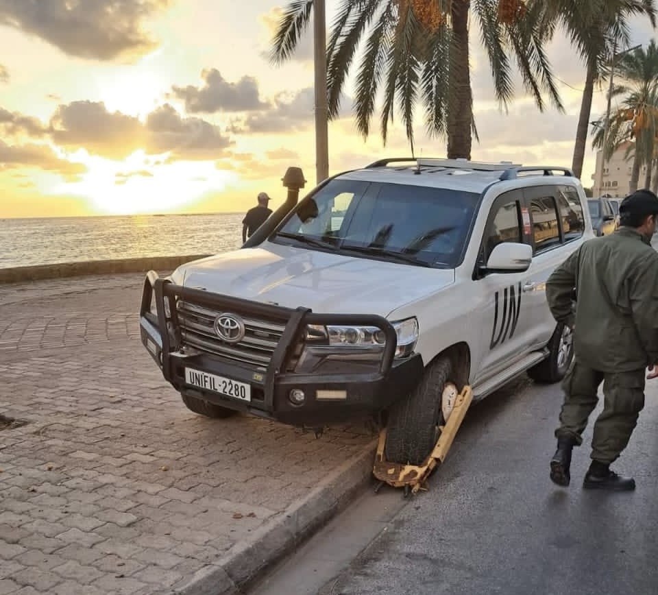 *مخالفة لسيارة تابعة لليونيفيل وشرطة صور تنفذ القانون*