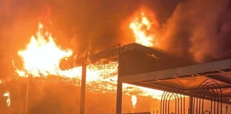 بالصور – حريق كبير في باحة مسجد التقوى في طرابلس