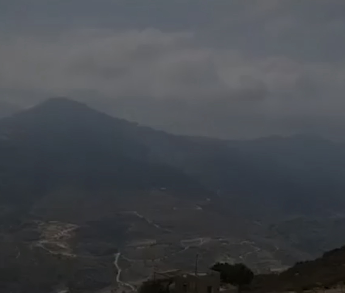 *اندلاع حريق كبير في وادي مرج بسري باتجاه بيقون، في قضاء الشوف، وسط مناشدة من الأهالي بالتدخل لإخماد النيران التي تهدّد المنازل*