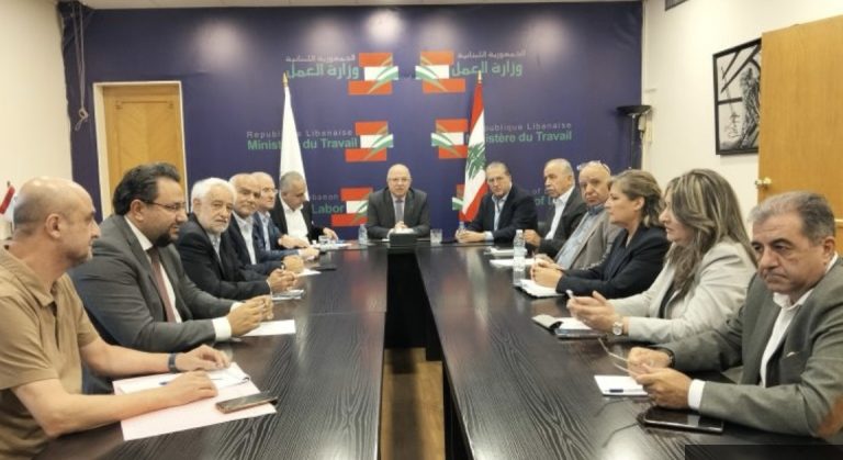 *لجنة المؤشر تبحث الحد الأدنى للأجور وبراءات الذمة تحت إشراف وزير العمل*