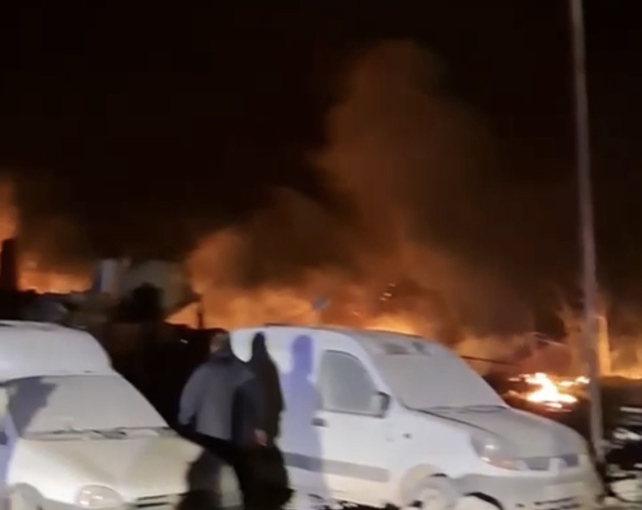 *الطيران الإسرائيلي’ ينفذ غارات عنيفة على منشآت صناعية في وادي بصفور*