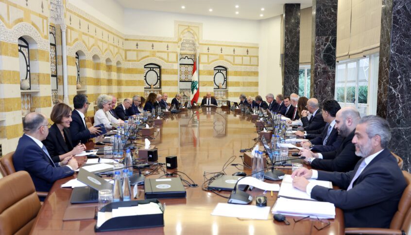 *النقاش حول بندي قانون الانتخاب مستمر في جلسة مجلس الوزراء مع اتجاه لتشكيل لجنة وزارية لدراسته*