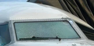 بالصور: إصابة طائرة تقلّ وزير الحرب الأميركي.. والسبب نيزك!