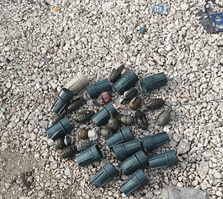 *بعد الغارة في منطقة تول النبطية…تحذيرات من الاقتراب بسبب قنابل متفجرة في المكان*