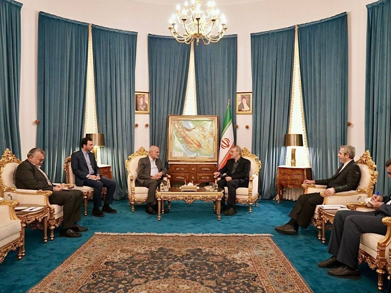 الأمانة العامة للمجلس الأعلى للأمن القومي: لاريجاني استقبل المعاون السياسي لرئيس مجلس النواب اللبناني نبيه بري، النائب علي حسن خليل، وبحث معه آخر تطورات المنطقة لا سيما تحركات الاحتلال جنوبي لبنان وانتهاكاته لاتفاق وقف النار