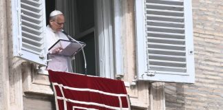 البابا لاوون يندد بالمعاملة “غير المحترمة” للمهاجرين في الولايات المتحدة