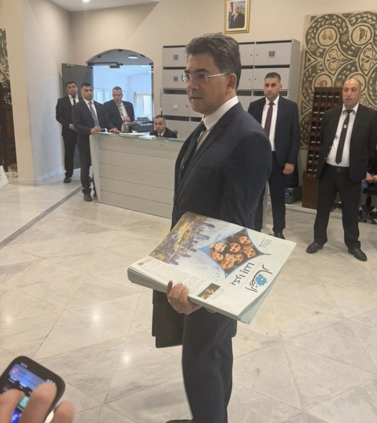 *جرائد من وزير الاعلام للوزراء (صورة)*