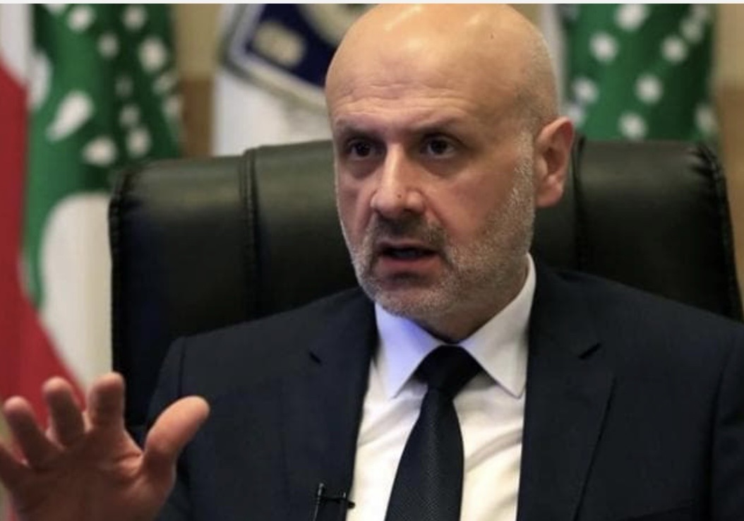 *وزير الداخلية السابق بسام مولوي ينفي توقيع 1400 رخصة زجاج داكن في اليوم الأخير من الحكومة السابقة*