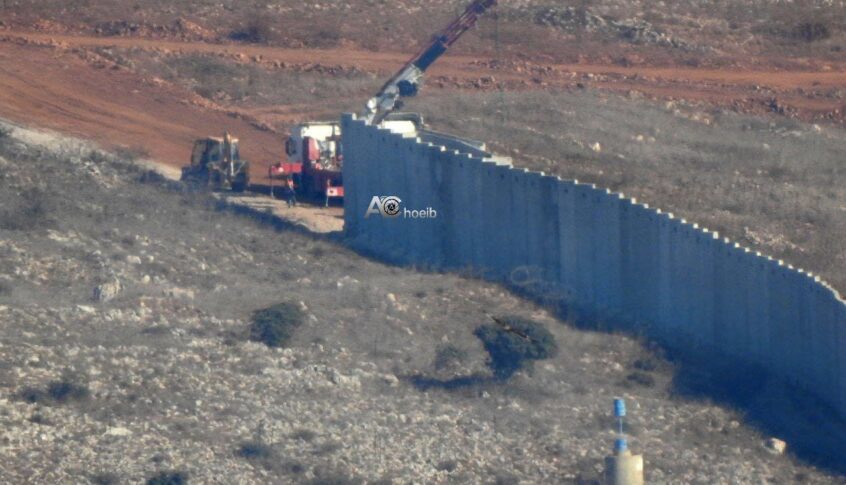 *قوات الاحتلال’ تبدأ بناء جدار إسمنتي جديد عند الحدود اللبنانية*