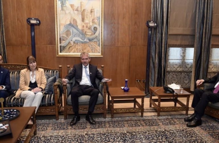 *الرئيس بري استقبل المستشارة الفرنسية ووزير الاقتصاد والمدير الإقليمي للصليب الأحمر الدولي: بحث في التطورات السياسية والاقتصادية والتحضيرات لمؤتمر بيروت 1*