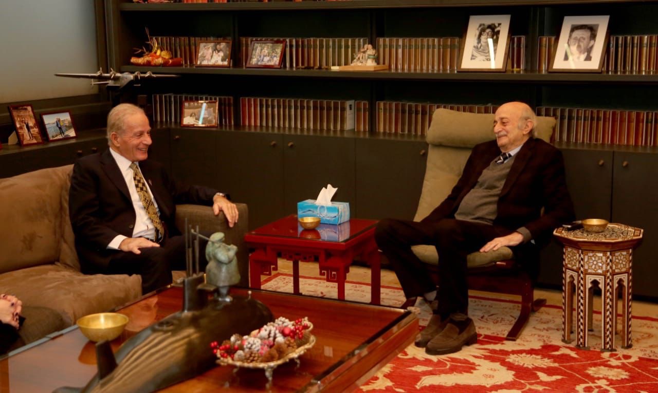 *جنبلاط يستقبل السفير الأميركي ويبحث معه التحديات التي يواجهها لبنان*