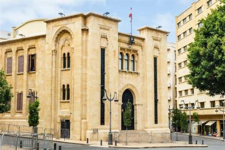 “الكتائب والقوات” خارج المجلس الخميس