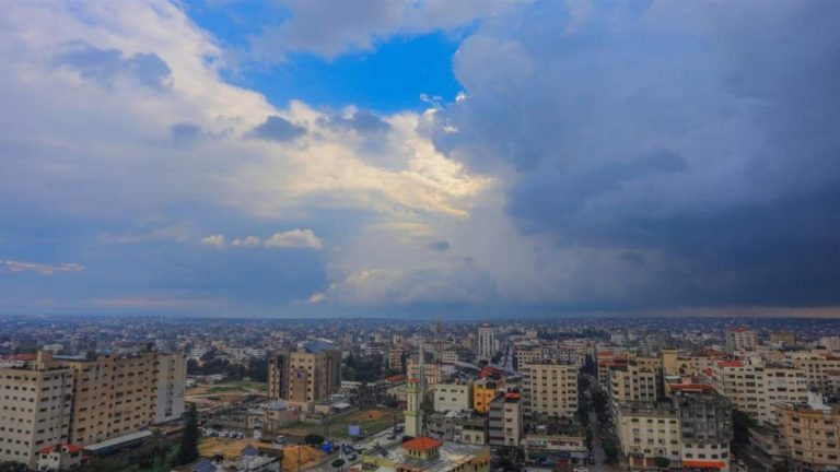 منخفض جوي ضعيف اليوم والحرارة الى انخفاض…