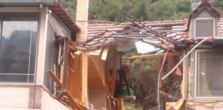 صخرة تجتاح منزلا في بلدة تنورين التحتا