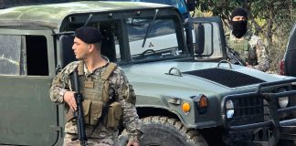 الجيش اللبناني تسلم 4 شاحنات من الأسلحة من حركة فتح في مخيم عين الحلوة