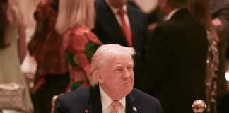 ترامب يهنىء الجميع بعيد الميلاد بمن فيهم “حثالة اليسار المتطرف”