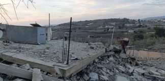 الجيش الاسرائيلي يفجر منزلا من ثلاث طبقات غير مأهول في حي الكساير شرق ميس الجبل ويسويه بالأرض