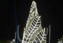 بالصور- بلدية جبيل تُضيء مغارة الميلاد وزينة العيد