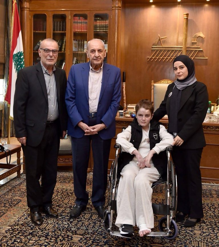 الرئيس بري يستقبل عائلة الشهيد شادي شرارة زوجته الجريحة أماني بزي وابنتها الناجية من المجزرة الطفلة الجريحة أسيل شرارة