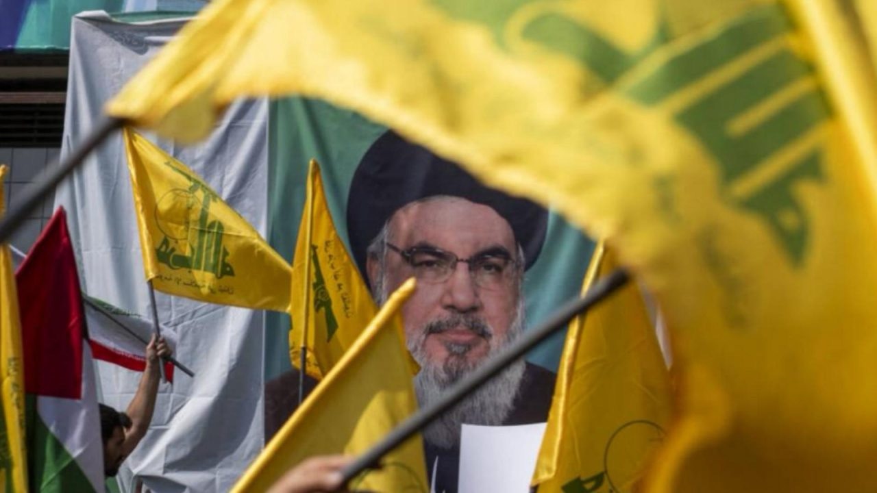 *حـ ـزب الـ ـله أبلغ المعنيين ان ملف السلاح شمال الليطاني لن يبحث الا ضمن استراتيجية الدفاع الوطني بعد انسحاب الاحتلال’ وتنفيذ كامل مندرجات أتفاق وقف الاعمال العدائية’ ( الديار )*