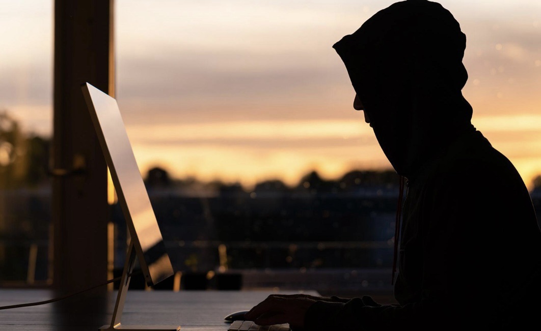 *العنف الرقمي ضد النساء والفتيات يتصاعد… وحملات أممية للوقاية والحماية*