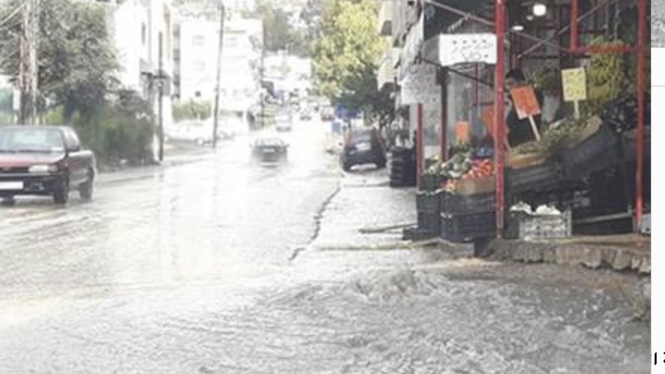 *غرفة التحكم المروري تحذّر السائقين بسبب الأمطار*