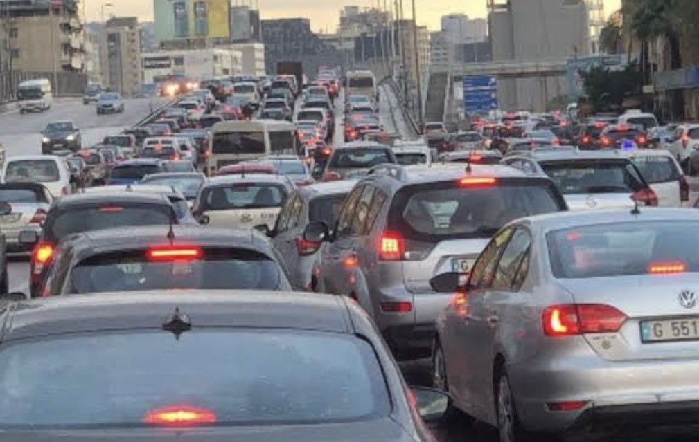 *التحكم المروري”: حركة المرور كثيفة على أوتوستراد الرئيس لحود باتجاه سوق السمك – الكرنتينا*