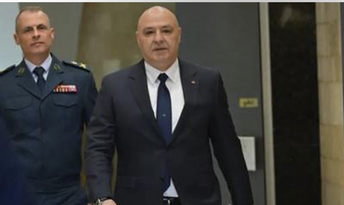 *رئيس الجمهورية يغادر إلى سلطنة عمان في زيارة رسمية تستمر يومين*