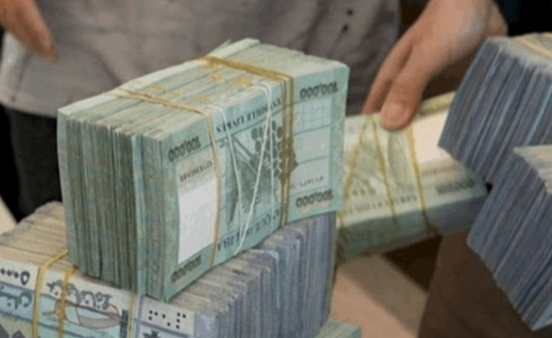 *وزير المالية يوقع مشروع مرسوم بصرف منحة شهرية للعسكريين والمتقاعدين*