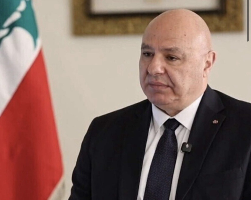 *الرئيس عون: هناك إعادة نظر برواتب القطاع العام سنشرك ممثلي القطاع فيها والاضراب يشل الدولة ويحرمها من المداخيل*