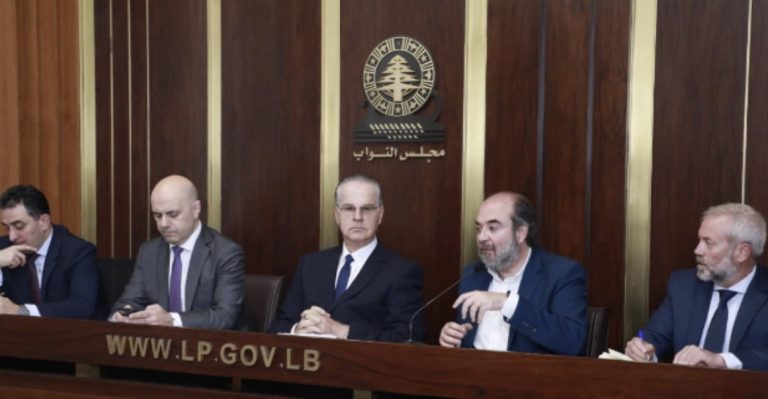 *انسحاب نواب تكتل “الجمهورية القوية” من جلسة لجنة الخارجية اعتراضًا على مبدأ تجاوز المهل الدستورية وبالتالي عدم إحالة مشروع الحكومة المعجل على جدول أعمال الجلسة التشريعية التي سَتُعقد غدًا*