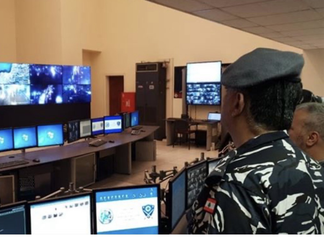 *حركة المرور كثيفة على أوتوستراد الرئيس لحود باتجاه سوق السمك الكرنتينا وعلى جادة الرئيس الجميّل باتجاه الصالومي سن الفيل*