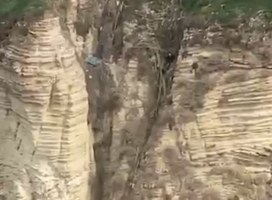 *الدفاع المدني ينقذ مواطناً قبالة صخرة الروشة*