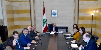 مشروع قانون الفجوة المالية بين سلام وموفد ماكرون