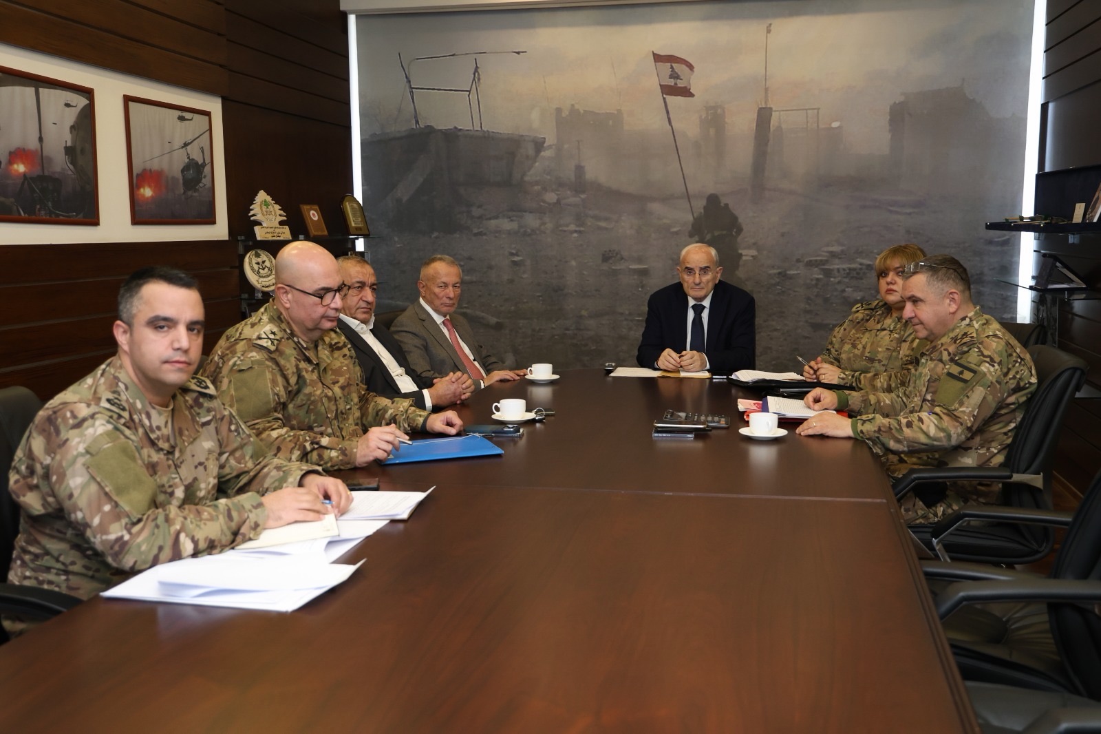 وزير الدفاع الوطني يستقبل وفداً من رابطة قدماء القوى المسلحة