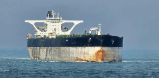 موسكو تطالب واشنطن بـ”عودة سريعة” لأفراد طاقم الناقلة المحتجزة