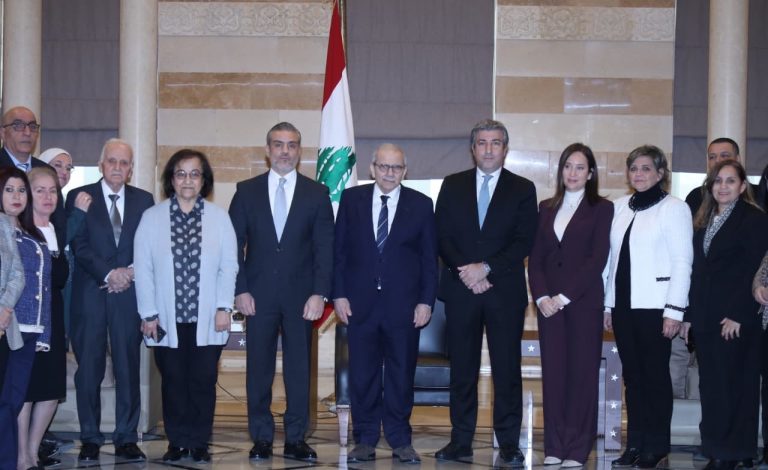 *رئيس الحكومة يتلقى التهاني بالعام الجديد*