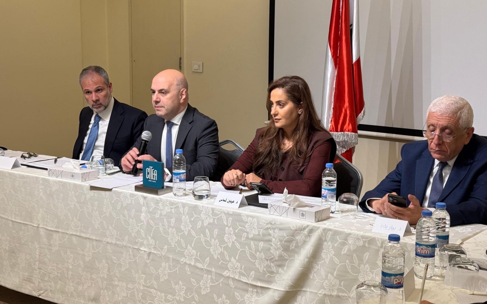 حاصباني في لقاء مع نقابات المهن الحرة والقطاعات حول الفجوة المالية