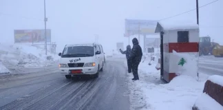 الطرق المقطوعة بسبب تراكم الثلوج