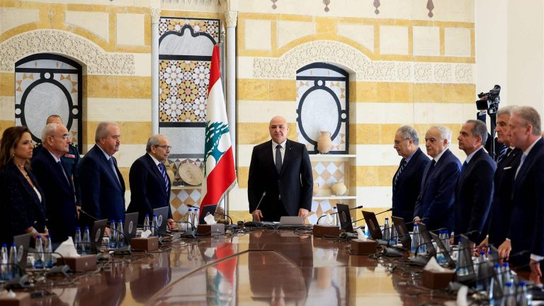الحكومة اللبنانية تسير بين الرسائل الإسرائيلية المدمرة