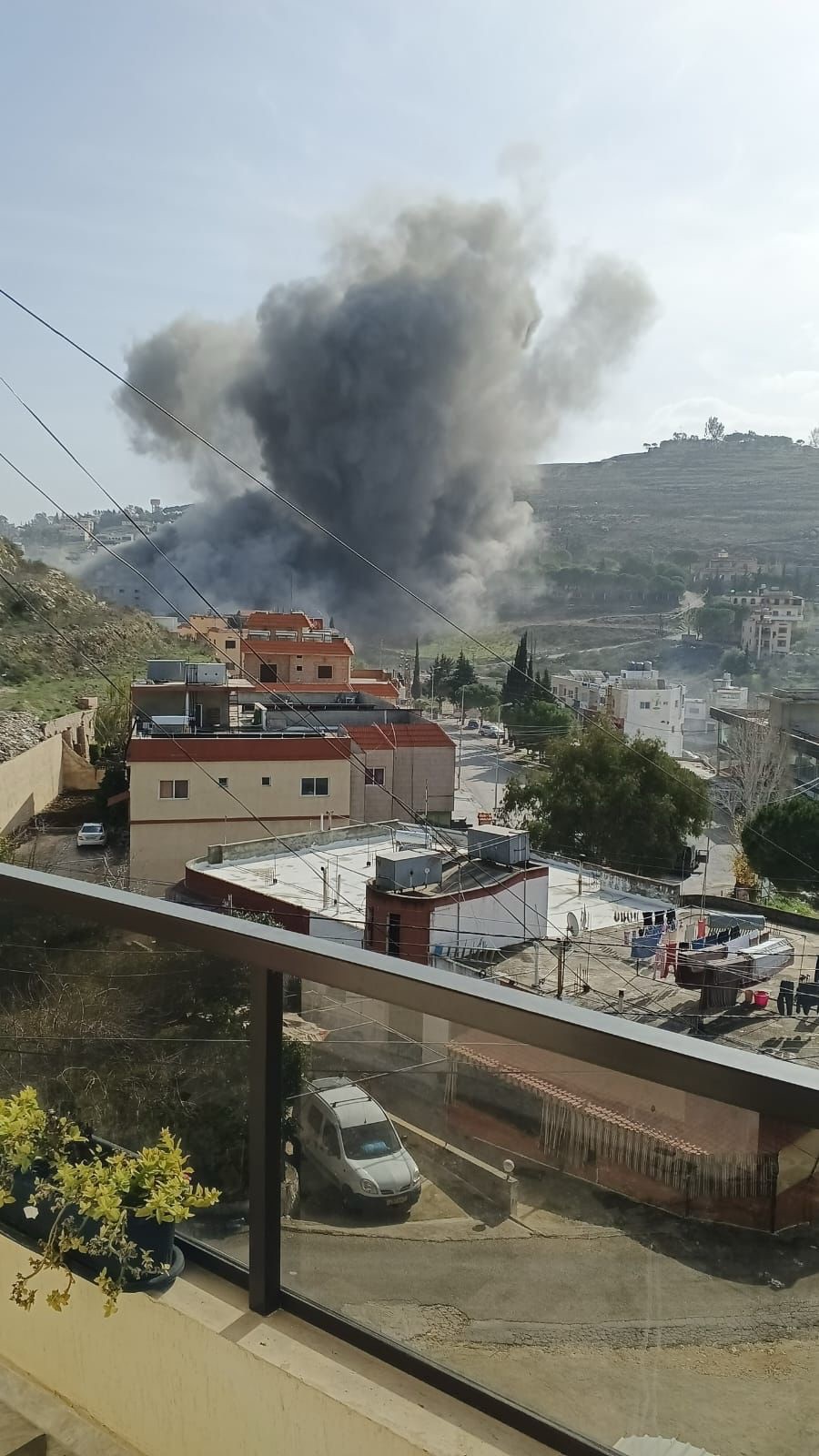 *ارتقاء شهيد’ في الغارة التي استهدفت سيارة في صور وإصابة آخرين بجروح’